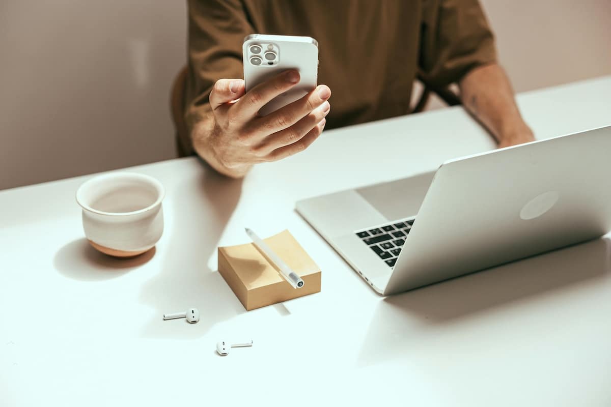 Transferts financiers mobiles : analyse des solutions les plus économiques