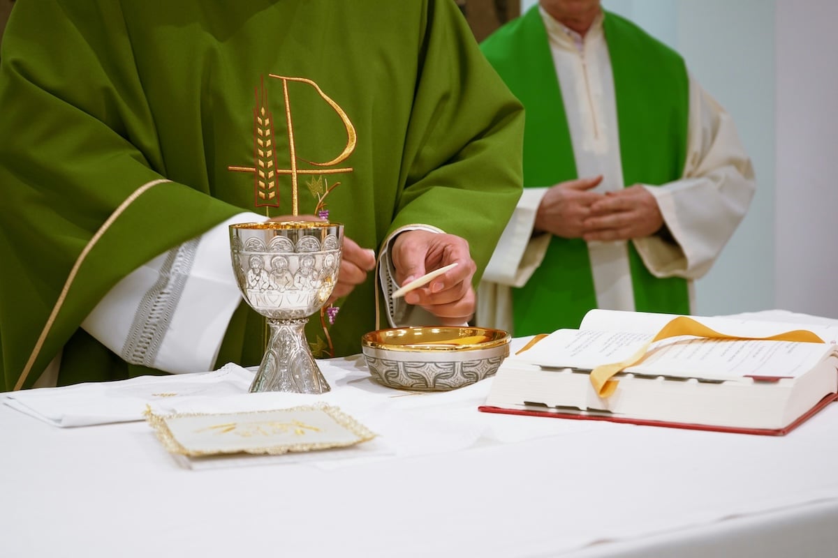 Noël : Chasubles Pleines de Joie et de Lumière