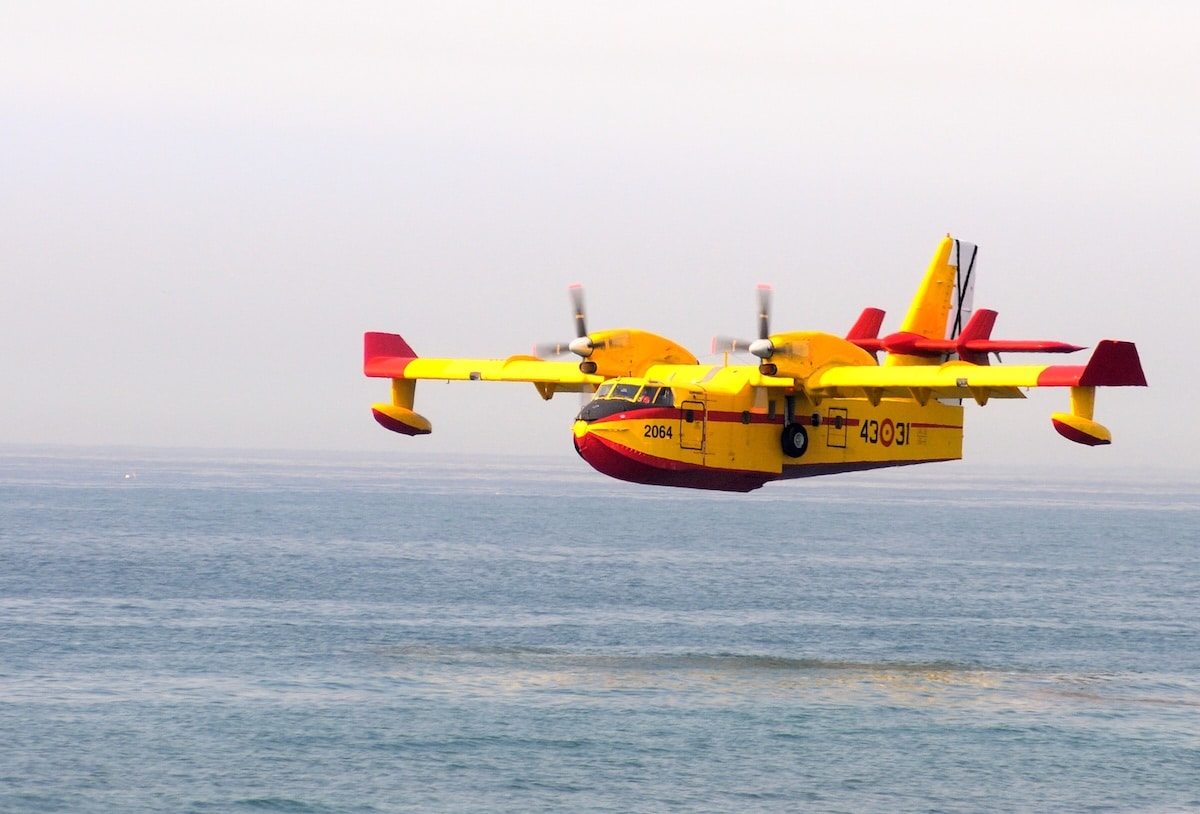 Après le Canadair : la bataille des successeurs