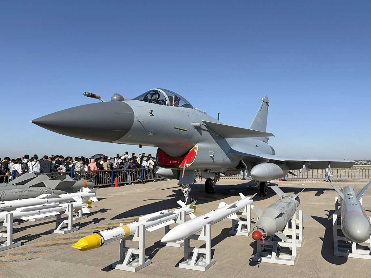Le Rafale face au J‑10CE chinois : ce que les chiffres cachent
